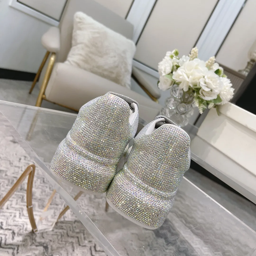 👟👟Ex-factory price 560👟👟 Men's size +10 2025SS McQueen crystal inlaid large and small diamond casual shoes counter original 1:1 production Fabric: imported silk velvet + imported Czech diamonds Lining: sheepskin lining Code number: 35-41 Male 39/44
